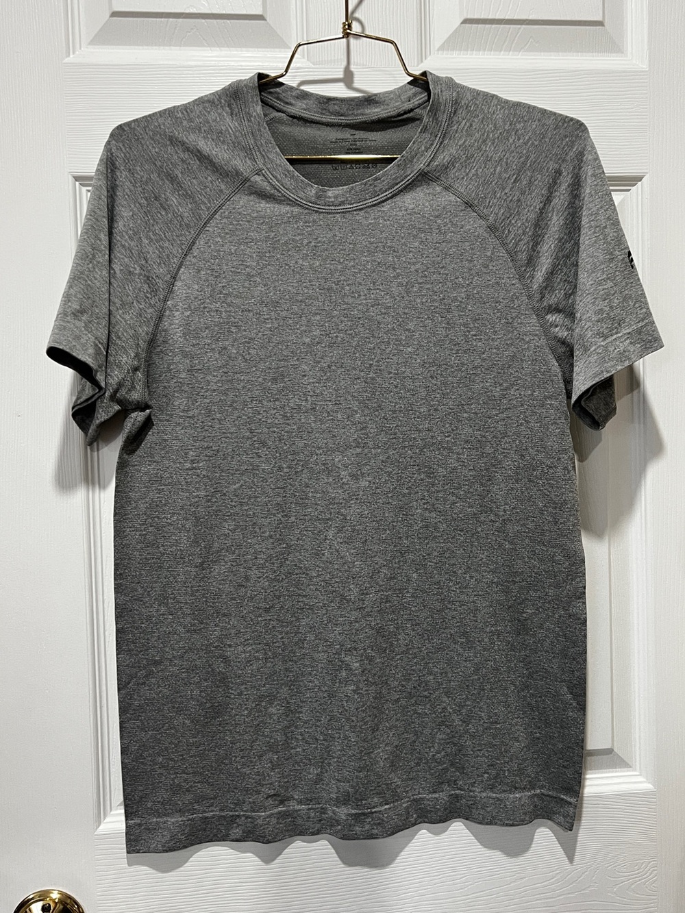 Fabletics The Training Day Tee Seamless Size Small Heathered Gray Short Sleeve
